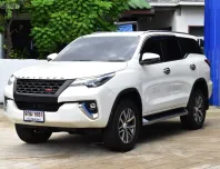 Toyota Fortuner 2.4 4WD TRD ปี 2019 วิ่ง 6x,xxx km เครื่องยนต์ดีเซล 2.8 cc ขับ 4 รุ่นท๊อป ภายในสีดำ