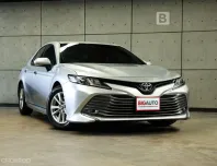 2019 Toyota CAMRY 2.0 G AT ไมล์แท้ 6 หมื่น (วิ่งน้อย) มือเเรกป้ายเเดง ประวัติการดูแลรักษารถดี B5737
