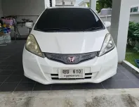 2013 Honda JAZZ 1.5 i-VTEC รถเก๋ง 5 ประตู รถบ้านแท้
