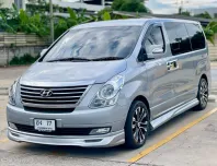 Hyundai H1 2.5 Deluxe (A2) ออโต้ ดีเซล สีเทา ปี2013