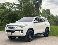 TOYOTA FORTUNER 2.4 V 2WD ปี 2017 สีขาวมุก
