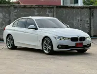 BMW 330e Sport Plug-in Hybrid ปี 2018 สีขาว-เบาะแดง