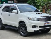 2015 Toyota Fortuner 3.0 V SUV รถบ้านมือเดียว สวยสภาพดี เดิมบางทั้งคัน ครับ ไมล์156,000 กิโลแท้ 