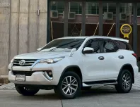 Toyota Fortuner 2.4V 4WD เกียร์ออโต้ 2019 รถบ้านมือเดียวตั้งแต่ป้ายแดง เจ้าของดูแลอย่างดี