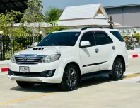 Toyota Fortuner 3.0 TRD Sportivo ปี 2013 ขับ 4WD สีขาว รถบ้านแท้ ไมล์น้อย มือเดียวป้ายแดง  