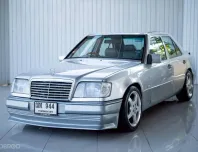Mercedes-Benz E-Class 220E 1993 รถคลาสสิกสภาพดี