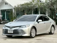 Toyota Camry 2.5 HV Hybrid (ACV70) สีบรอนซ์เงิน ปี 2020
