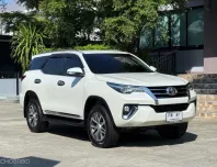 2019 TOYOTA FORTUNER 2.4V รถมือเดียวออกป้ายแดง รถวิ่งน้อย เข้าศูนย์ตามระยะ รถไม่เคยมีอุบัติเหตุครับ
