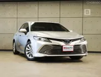 2020 Toyota CAMRY 2.5 Hybrid Premium Sedan AT ไมล์แท้ 6 หมื่น สภาพตัวรถไม่ต่างจากรถใหม่ B4718