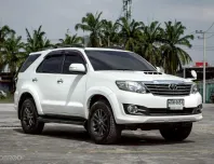 TOYOTA FORTUNER 2.5 V AT 2015
