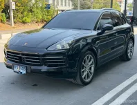 2021 Porsche Cayenne E-Hybrid SUV สีดำ ภายในแดง