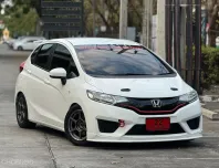 Honda JAZZ 1.5 GK  เกียร์ธรรมดา จัดทรงลงล้อมาให้แล้ว สภาพสวยๆ พร้อมใช้ 