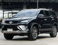 FORTUNER 2.4 LEADER V  2023 สีดำ สปอร์ต ปีใหม่ ผ่อน 16,000