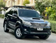 TOYOTA Fortuner 3.0V 4WD   เครื่องยนต์: ดีเซล เกียร์:AT ปี: 2012 สี:ดำ 