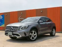 Mercedes-Benz GLA 200 Facelift ปี 2020 สีเทาเข้ม