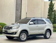 Toyota Fortuner 3.0 V ปี 2012 ขับเคลื่อน 4 ล้อ สภาพดี