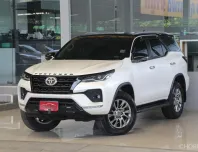 Toyota Fortuner 2.4 V ปี 2021 รถบ้านมือเดียว ใช้น้อยเข้าศูนย์ตลอด สวยเดิมทั้งคัน ออกรถ 0บาท