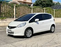 HONDA JAZZ 1.5 V (MNC) โฉมGE ปี 2013 AUTO สภาพนางฟ้า