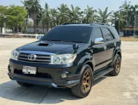 Toyota Fortuner 3.0V 4wd เกียร์ออโต้ ปี 2010 สีดำ 