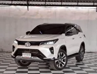 TOYOTA LEGENDER 2.4 V.2WD.BLACK TOP เกียร์ออโต้ ปี 2020 จด 2021