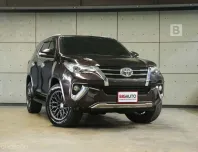 2017 Toyota FORTUNER 2.8 V 4WD SUV AT ไมล์แท้ มีของแต่งเพิ่มสมรรถนะการขับขี่ B6615