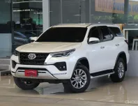 Toyota Fortuner 2.4 V 4WD ปี 2021 รถบ้านมือเดียว ไมล์น้อยเข้าศูนย์ตลอด สวยเดิมทั้งคัน ออกรถ0บาท