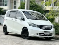 Honda Freed 1.5E ปี2010  ประตูสไลด์ไฟฟ้า เกียร์ :ออโต้ เครื่องยนต์ :เบนซิน สี :ขาว