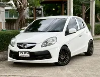 Honda Brio 1.2S  เครื่องยนต์: เบนซิน เกียร์: ธรรมดา ปี : 2012 สี: ขาว