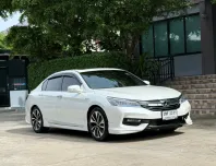2017 HONDA ACCORD HYBRID TECH MNC รถสวย วิ่งเพียง 106,000กม เข้าศูนย์ตลอด รถไม่มีอุบัติเหตุครับ