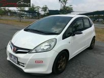 ฮอนด้า แจ๊ส สีขาว ปี11 แต่งสวย