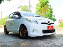 TOYOTA YARIS รองท็อป 1.5AT สีขาว ปี12