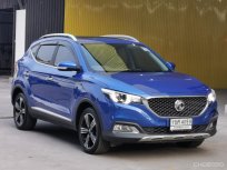 MG ZS สีน้ำเงิน ปี 2019 เครื่อง 1.5 เกียร์ Auto ตัวTop มีซันรูฟ รถสวยมาก ตัวถังเดิม ไม่เคยชน สีเดิมโรงงาน มือเดียว ใหม่มาก, พลาสติกยังอยู่