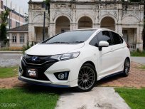 📌HONDA JAZZ GK 1.5 V+ AT สีขาว เกียร์อัตโนมัติ ปี 2015