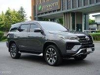 TOYOTA FORTUNER ตัวท็อป  2.4 V 4WD MINORCHANGE 2020