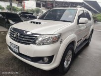 2014 TOYOTA FORTUNER 3.0V  auto รถสวย สภาพเนี๊ยบ service ศูนย์ สีขาวมุก