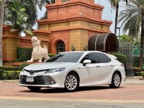 2022 Toyota CAMRY 2.5 HEV Premium รถเก๋ง 4 ประตู รถบ้านแท้ ไมล์น้อย เจ้าของขายเอง 