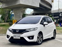 2015 Honda JAZZ 1.5 RS สีขาว มือเดียว ไมล์น้อย