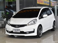 2012 Honda JAZZ 1.5 SV VTEC รถเก๋ง 5 ประตู ออกรถฟรี