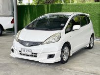 2013 Honda JAZZ 1.5 V    ออกรถ0บ้าน ฟรีดาวน์ รถบ้านมือสอง สภาพดี