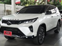 ขาย รถมือสอง 2021 Toyota Fortuner 2.8 V 4WD SUV 