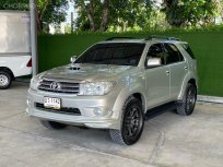 ฟรีดาวน์ ฟรีค่าจัดโอน Toyota Fortuner 3.0V 2010 2WD หน้ายักษ์ รุ่นท็อป ชุดแต่งรอบคัน ในราคาสุดคุ้ม!