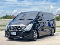 Hyundai H1 ELITE ปี 17 จด 18  รถสวยเดิม น็อตไม่มีถอดขยับ