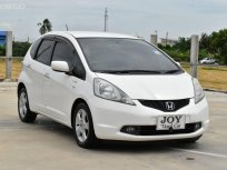 2011 Honda JAZZ 1.5 V i-VTEC รถเก๋ง 5 ประตู 