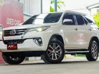 2020 Toyota Fortuner 2.4 V SUV รถสวย