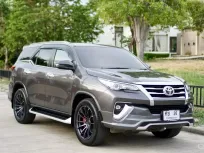 2017 Toyota Fortuner 2.4 V 4WD SUV รถสวย