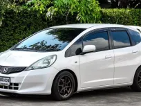 ขาย รถมือสอง 2014 Honda JAZZ 1.5 S i-VTEC รถเก๋ง 5 ประตู 