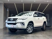 2015 Toyota Fortuner 2.8 V 4WD SUV ออกรถ 0 บาท