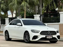 2021 Mercedes-Benz E220 2.0 d AMG Sport รถเก๋ง 4 ประตู รถบ้านแท้ ไมล์น้อย ประวัติศูนย์ 