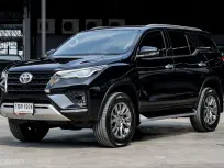 FORTUNER 2.4 V 2020  หน้าใหม่ รถมือเดียว ประวัติศูนย์ สภาพสวย 