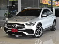 MercedesBenz GLA200 1.3AMG Dynamic ปี22 สภาพป้ายแดง รถบ้านมือเดียว ไมล์น้อยเข้าศูนย์ตลอด ฝาท้ายไฟฟ้า